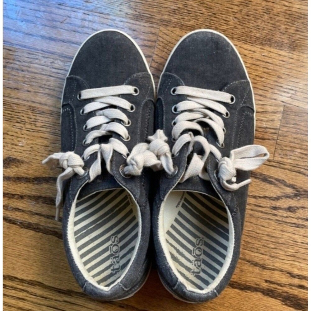 Taos Shoes Women Size 7 Charcoal Gray Blue Star Canvas Lace Up Sneaker Casual